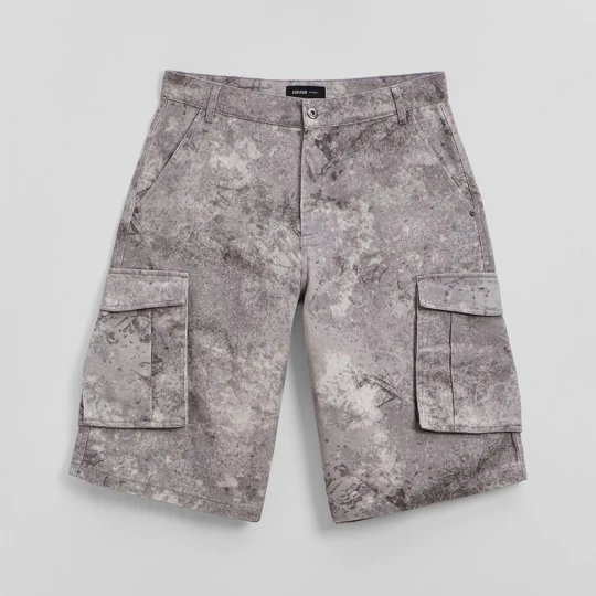 Zdjęcie produktu Szare szorty baggy z kieszeniami cargo we wzór abstract camo House