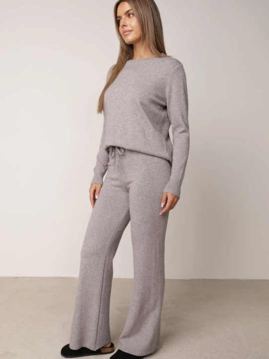Zdjęcie produktu Szary Komplet Dzianinowy Bluzka i Spodnie z Prostą Nogawką z Wiskozą Lirette M&d Fashion