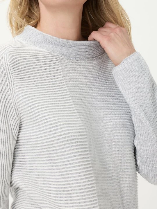 Zdjęcie produktu Szary sweter damski Henny ze stójką – Soft Vibes Olsen