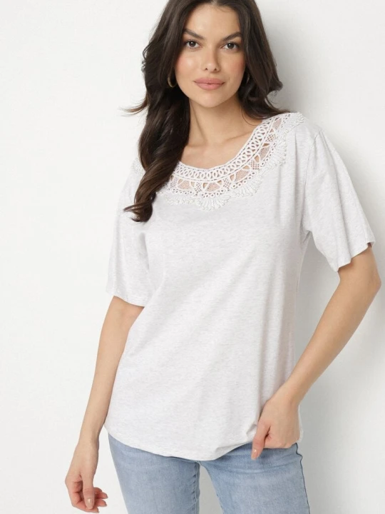 Zdjęcie produktu Szary T-shirt Oversize z Ozdobną Koronką i Perłami Elanoriel Emt