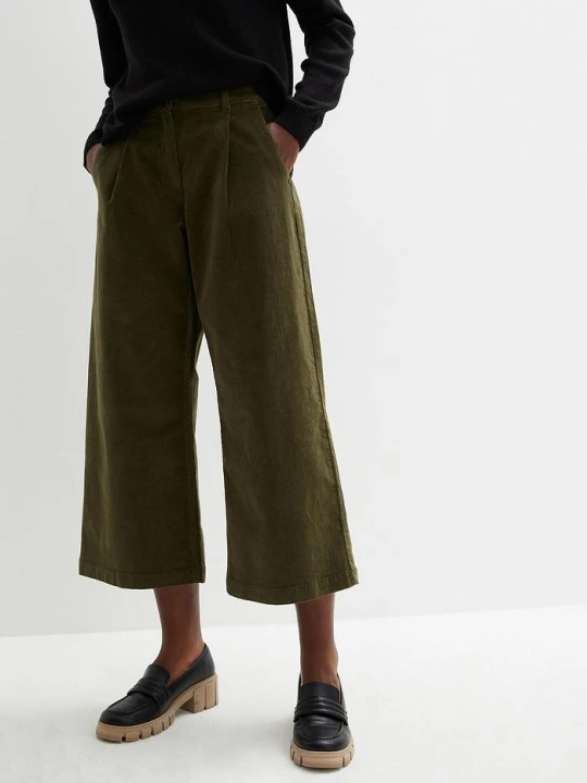 Zdjęcie produktu Szerokie spodnie sztruksowe culotte high-waist z wygodnym paskiem, dł. 7 / 8 BonPrix zielony