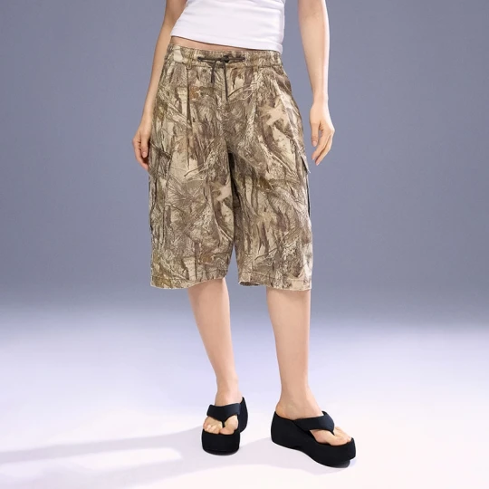 Zdjęcie produktu Szorty bermudy we wzór camo z kieszeniami cargo House
