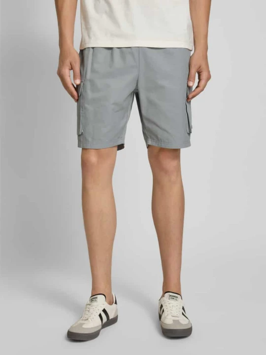 Zdjęcie produktu Szorty cargo o kroju regular fit z wpuszczanymi kieszeniami model ‘UMANI’ Ellesse Średnioszary