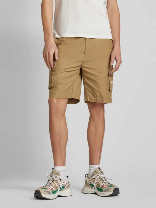 Zdjęcie produktu Szorty cargo o kroju regular fit z wyhaftowanym logo Karl Kani Beżowy