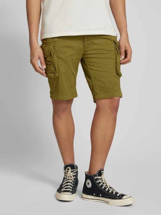 Zdjęcie produktu Szorty cargo o kroju regular fit z wyhaftowanym logo model ‘CREW SHORT’ Alpha Industries Oliwkowy