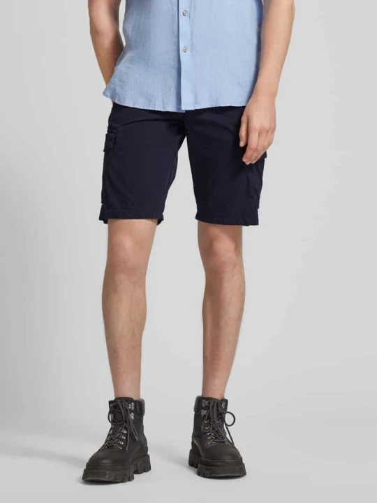 Zdjęcie produktu Szorty cargo o kroju regular fit z wyhaftowanym logo model ‘WEMBLEY’ Lyle & Scott Ciemnoniebieski