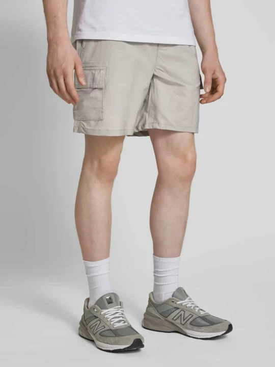 Zdjęcie produktu Szorty cargo o kroju relaxed fit z wpuszczanymi kieszeniami model ‘CAM’ Only & Sons Jasnoszary
