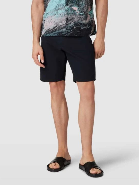 Zdjęcie produktu Szorty chinosy o kroju relaxed fit z wpuszczanymi kieszeniami model ‘SUMMER’ Gant Czarny