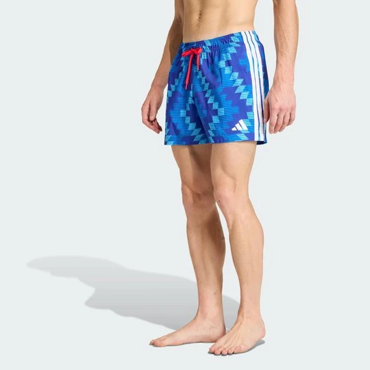 Zdjęcie produktu Szorty do pływania z grafiką inspirowaną piłką nożną; długość wewnętrznej strony nogawki: 13 cm Adidas niebieski