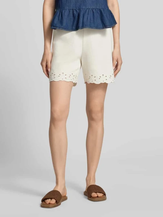 Zdjęcie produktu Szorty dresowe o kroju comfort fit z mieszanka bawełny model 'CHILLI SUMMER' Pieces Biały
