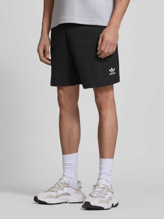 Zdjęcie produktu Szorty dresowe o kroju relaxed fit z dodatkiem bawełny adidas Originals Czarny