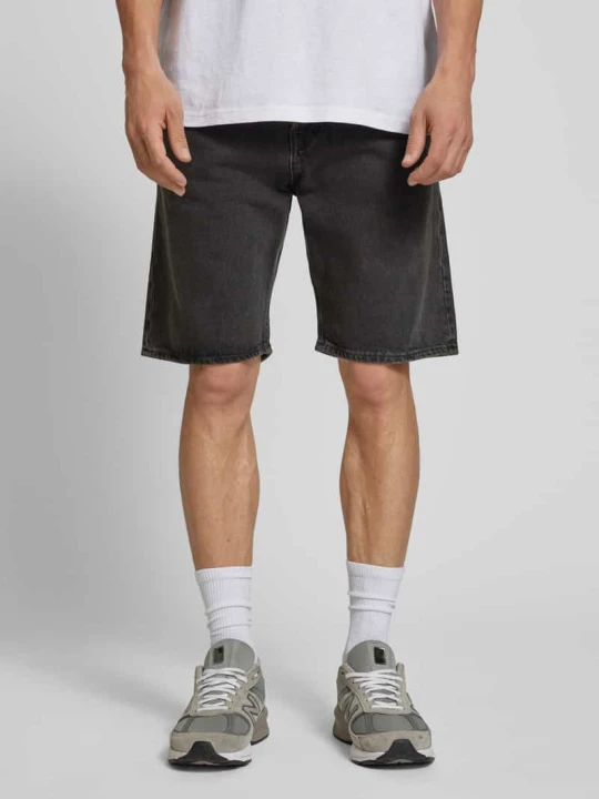 Zdjęcie produktu Szorty jeansowe o kroju baggy fit z 5 kieszeniami model ‘ALEX’ Jack&Jones Czarny