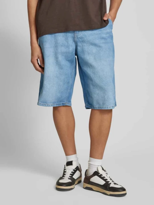 Zdjęcie produktu Szorty jeansowe o kroju baggy fit z wpuszczanymi kieszeniami REVIEW Jasnoniebieski