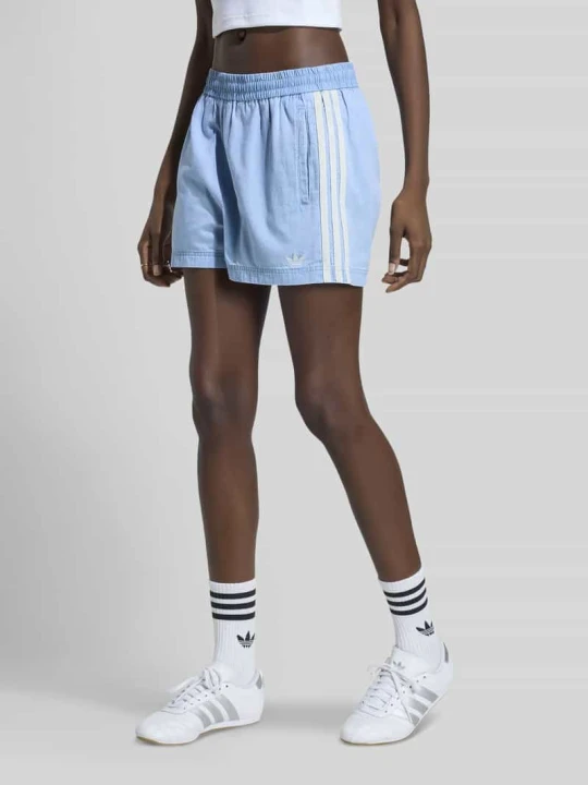 Zdjęcie produktu Szorty jeansowe o kroju regular fit z czystej bawełny adidas Originals Jasnoniebieski