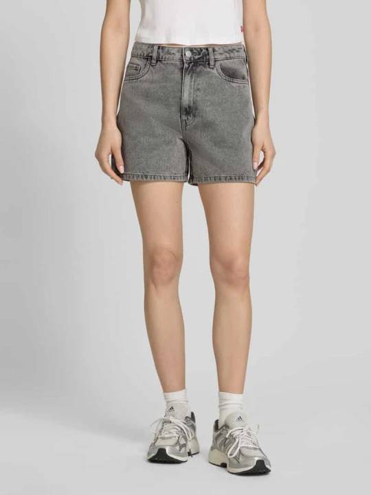 Zdjęcie produktu Szorty jeansowe o kroju regular fit z mieszanki bawełny model 'ABBI' Pieces Jasnoszary