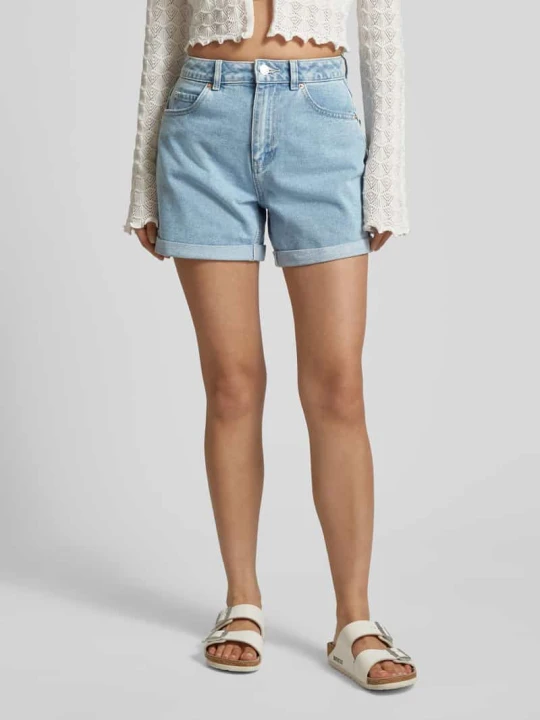 Zdjęcie produktu Szorty jeansowe o luźnym kroju w jednolitym kolorze model ‘ZURI’ Vero Moda