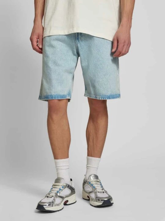 Zdjęcie produktu Szorty jeansowe o luźnym kroju z 5 kieszeniami model ‘ALEX’ Jack&Jones Jasnoniebieski