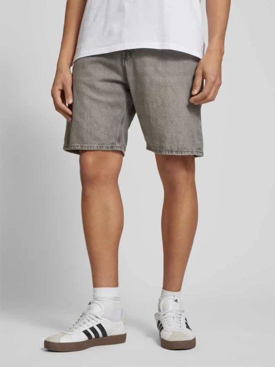 Zdjęcie produktu Szorty jeansowe o luźnym kroju z 5 kieszeniami model ‘TONY’ Jack&Jones Jasnoszary