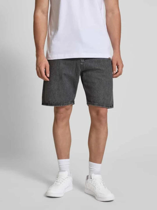 Zdjęcie produktu Szorty jeansowe o luźnym kroju z 5 kieszeniami model ‘TONY’ Jack&Jones Czarny