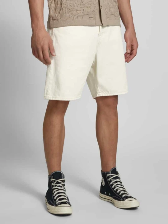 Zdjęcie produktu Szorty jeansowe o luźnym kroju z 5 kieszeniami model ‘TONY’ Jack&Jones Biały