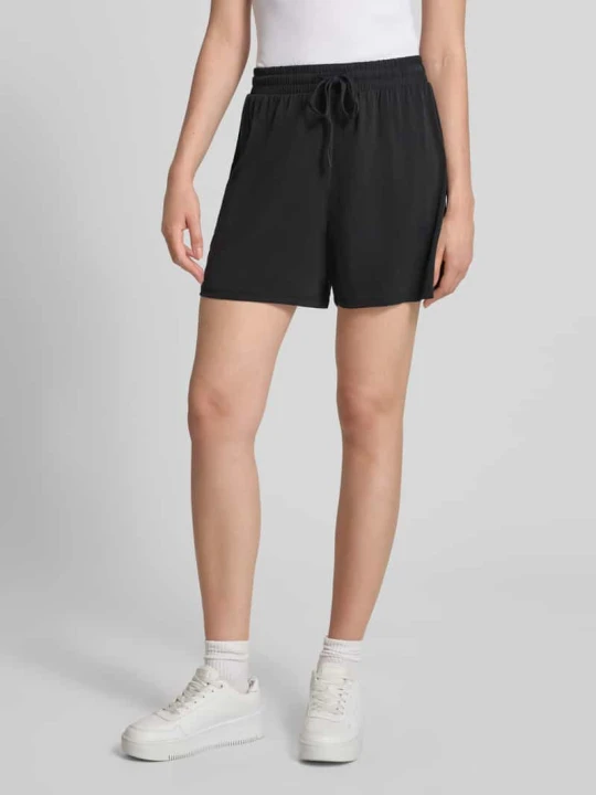 Zdjęcie produktu Szorty materiałowe o kroju relaxed fit z mieszanki wiskozy model 'ANORA' Pieces Czarny