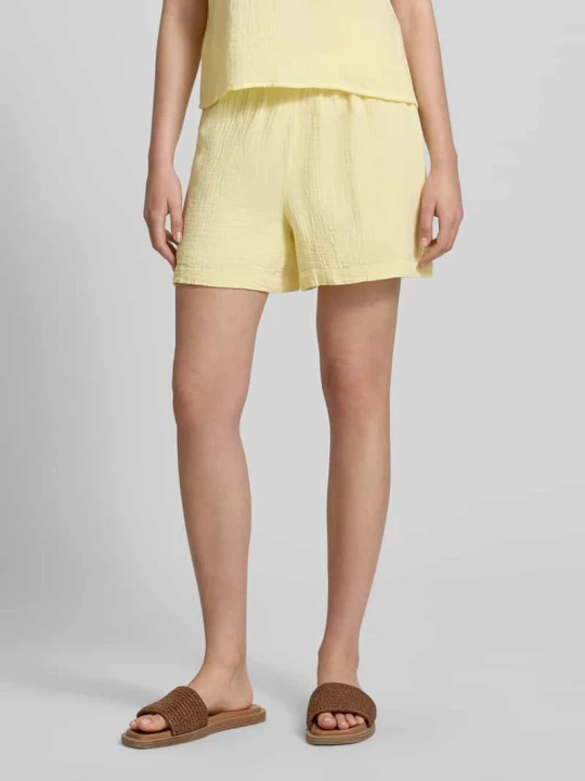 Zdjęcie produktu Szorty o kroju comfort fit z czystej bawełny model 'SASTINA' Pieces Jasnożółty