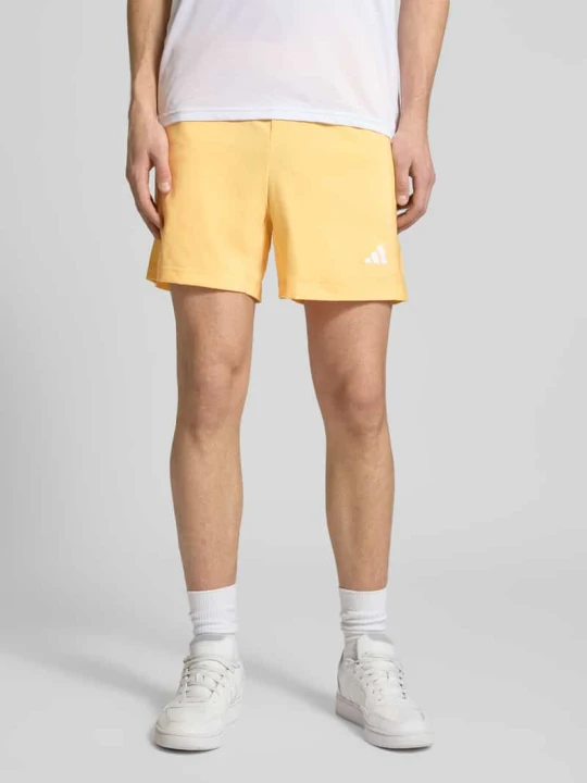 Zdjęcie produktu Szorty o kroju regular fit sport z nadrukiem z logo Adidas Pomarańczowy