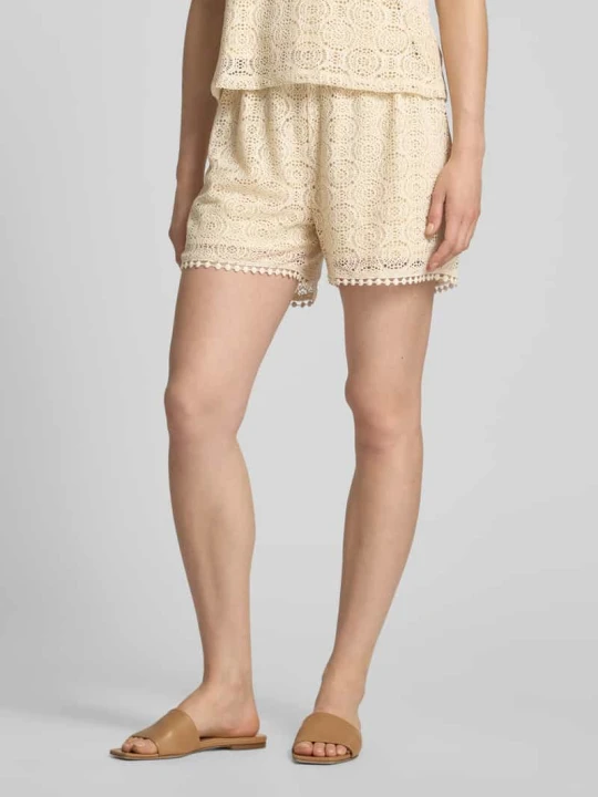 Zdjęcie produktu Szorty o kroju regular fit z efektem podpalania model ‘MAYA’ Vero Moda Złamany biały