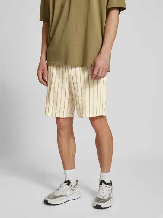 Zdjęcie produktu Szorty o kroju regular fit z fakturowanym wzorem model ‘JAIDEN COBA’ Jack&Jones Khaki