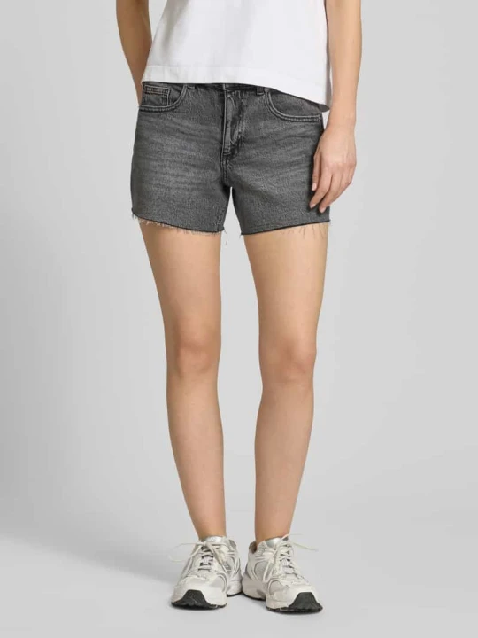 Zdjęcie produktu szorty jeansowe o kroju regular fit z mieszanki bawełny model 'TESS' Vero Moda Jasnoszary