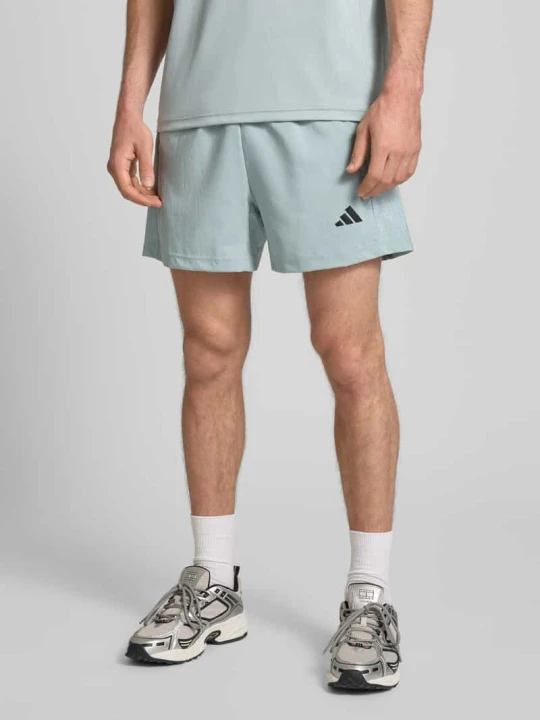 Zdjęcie produktu Szorty o kroju regular fit z nadrukiem z logo Adidas Miętowy