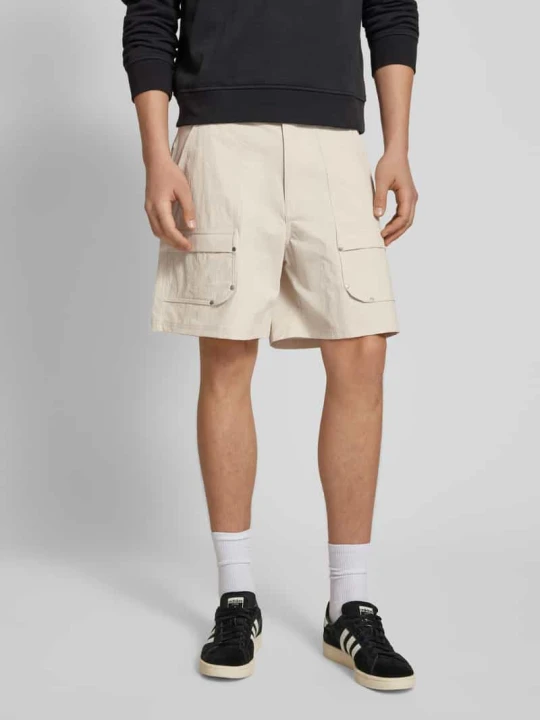 Zdjęcie produktu Szorty o kroju regular fit z wyhaftowanym logo adidas Originals Beżowy