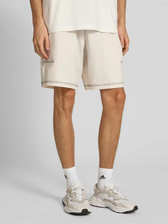 Zdjęcie produktu Szorty o kroju regular fit z wyhaftowanym logo adidas Originals Złamany biały
