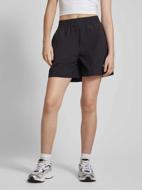 Zdjęcie produktu Szorty o kroju regular fit z wyhaftowanym logo The North Face Czarny