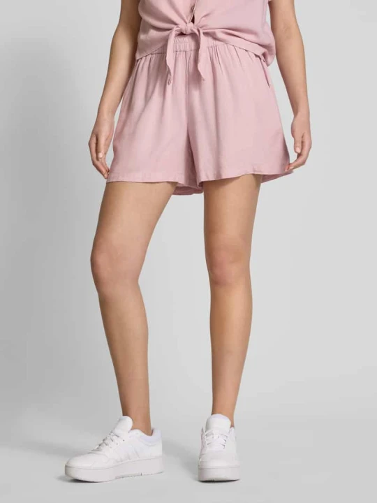 Zdjęcie produktu Szorty o kroju regular fit ze wzorem na całej powierzchni model ‘PIA’ Pieces Różowy