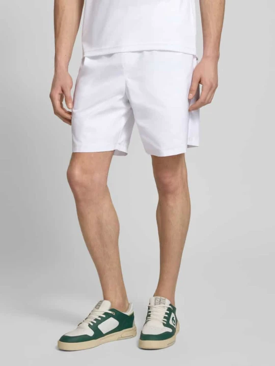 Zdjęcie produktu Szorty o kroju relaxed fit Sport z wyhaftowanym logo Lacoste Biały