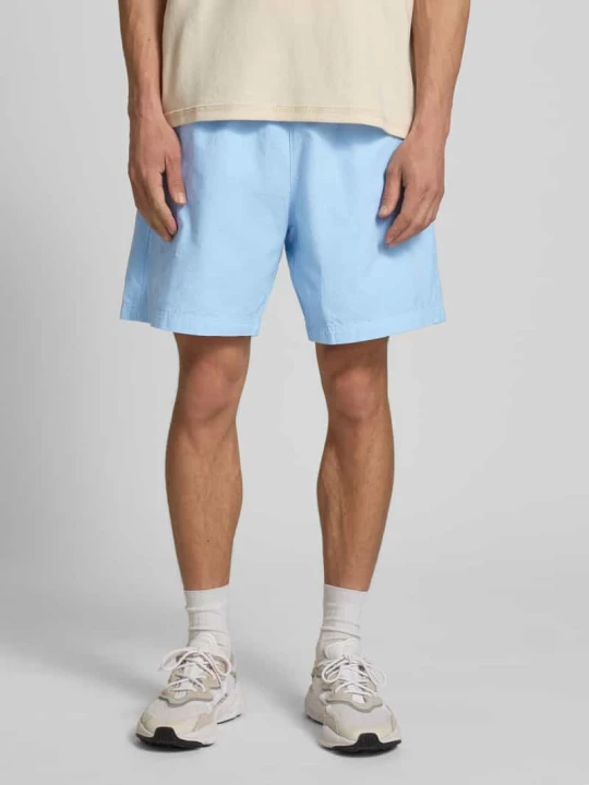 Zdjęcie produktu Szorty o kroju relaxed fit z fakturowanym wzorem adidas Originals Jasnoniebieski