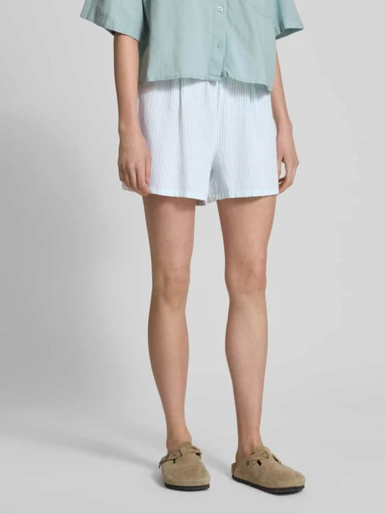 Zdjęcie produktu Szorty o kroju relaxed fit z plisami REVIEW Błękitny