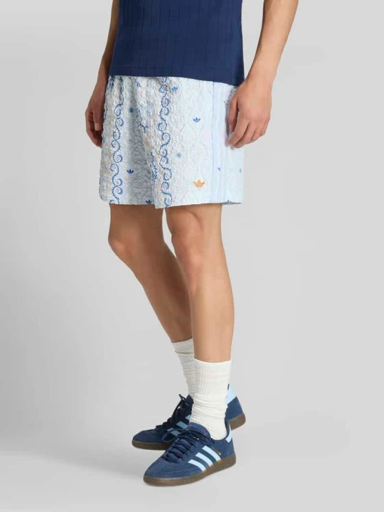 Zdjęcie produktu Szorty o kroju relaxed fit z seersucker adidas Originals Jasnoniebieski