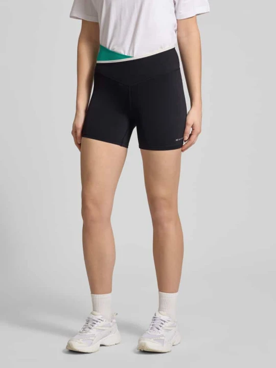 Zdjęcie produktu szorty o kroju slim fit z detal z logo model 'Status' P.E Nation Czarny