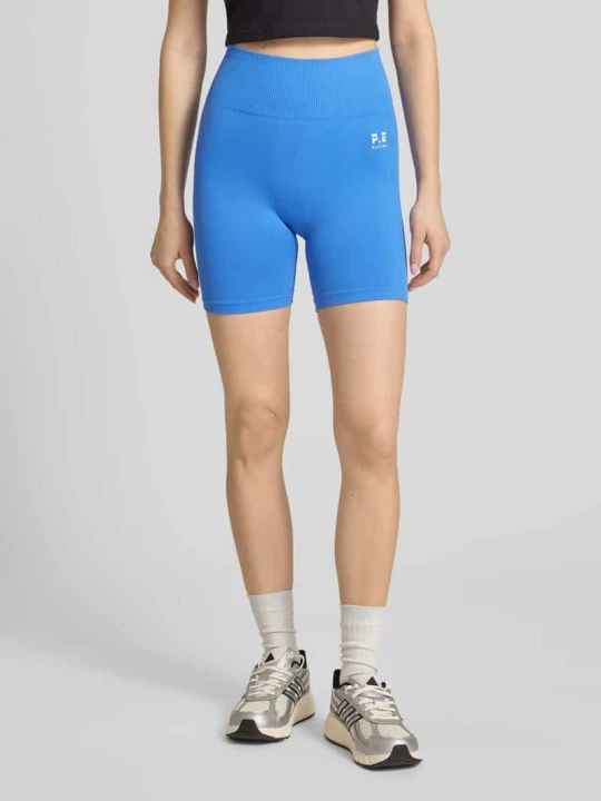 Zdjęcie produktu Szorty o kroju slim fit z detalem z logo model 'Restore' P.E Nation Królewski niebieski