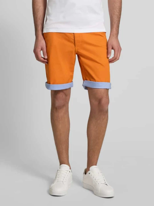 Zdjęcie produktu Szorty o kroju slim fit z paskiem MCNEAL Pomarańczowy