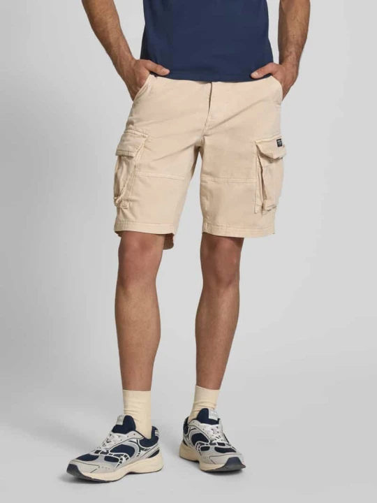 Zdjęcie produktu Szorty o kroju straight fit z kieszeniami cargo model 'Core' Superdry Piaskowy