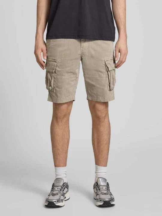 Zdjęcie produktu Szorty o kroju straight fit z kieszeniami cargo model 'Core' Superdry Khaki