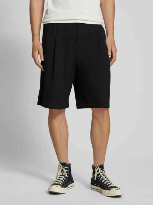 Zdjęcie produktu Szorty o kroju tailored fit z zakładkami w pasie REVIEW Czarny