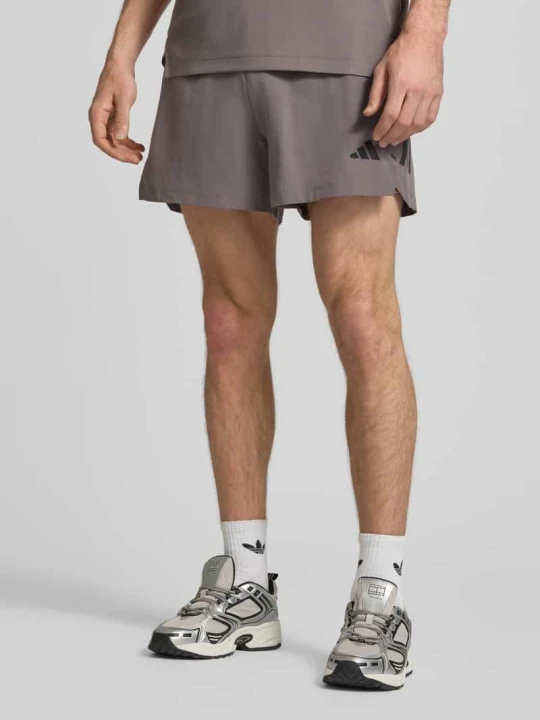 Zdjęcie produktu Szorty sportowe o kroju regular fit z elastycznym pasem Adidas Antracytowy