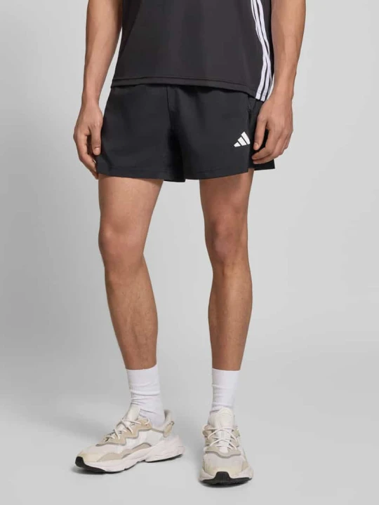 Zdjęcie produktu Szorty sportowe o kroju regular fit z nadrukiem z logo Adidas Czarny