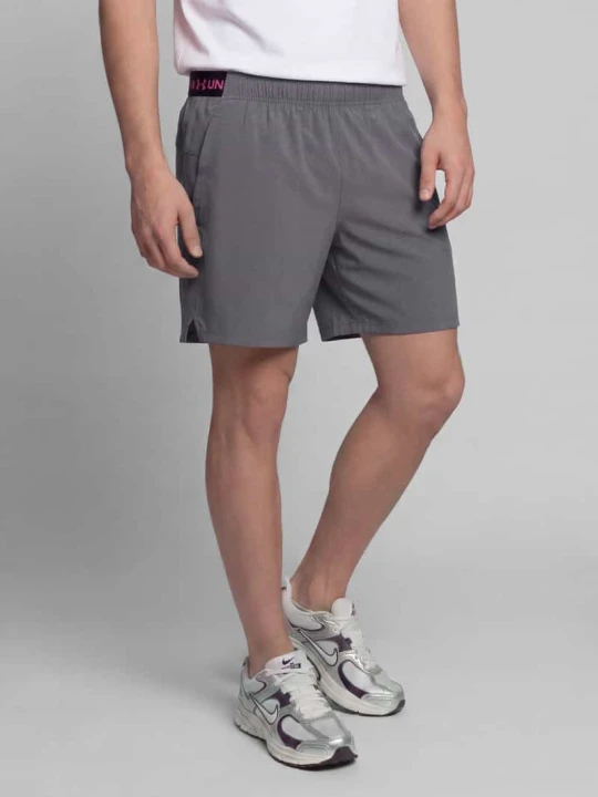 Zdjęcie produktu szorty sportowe o kroju regular fit z nadrukiem z logo Under Armour Antracytowy