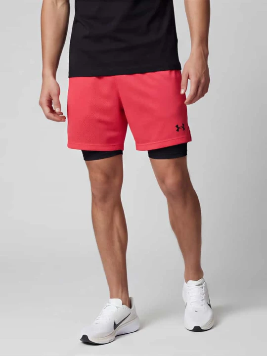 Zdjęcie produktu Szorty sportowe o kroju relaxed fit w efekcie dwóch warstw Under Armour Czerwony