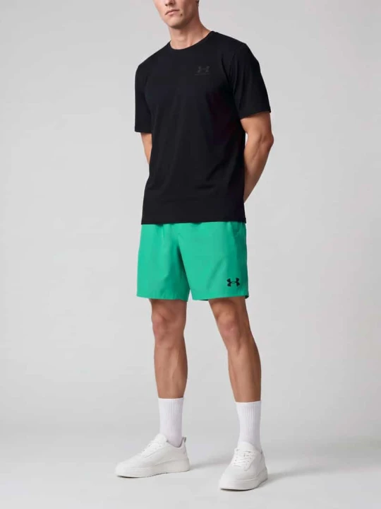 Zdjęcie produktu Szorty sportowe z elastycznym ściągaczem z logo Under Armour Zielony